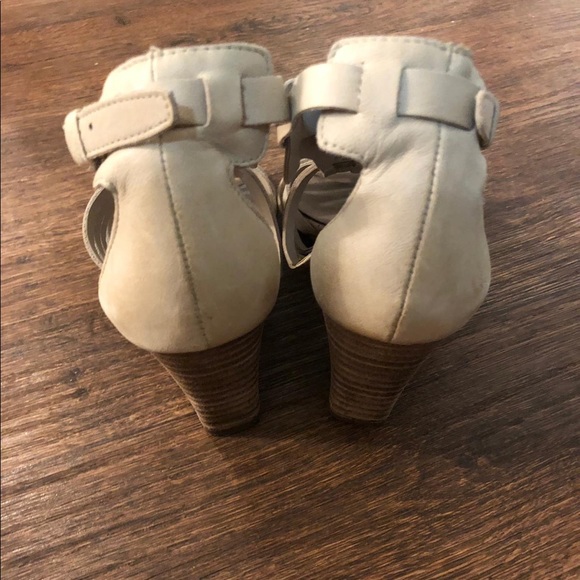 Shoes - Picture 3 of 4